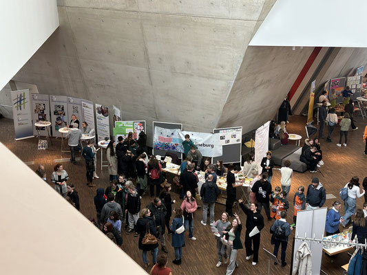 7. Schülerfirmen-Messe am 26.03.2025 im Libeskind-Gebäude der Leuphana