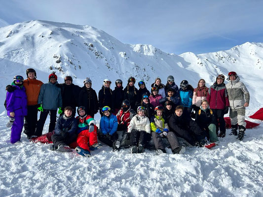 Ski Alpin und Snowboardfahrt 2024